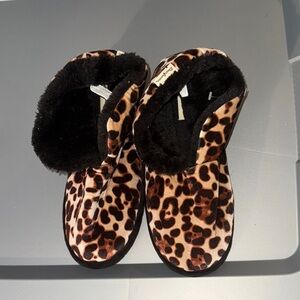 Dearfoams Leopard Pattern Slippers, like new